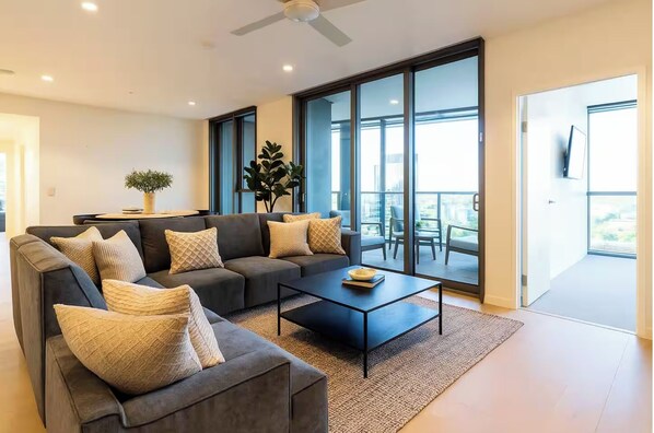 TV - River View Apt in Queens Wharf Lv 29 + Carpark (Brisbane City)