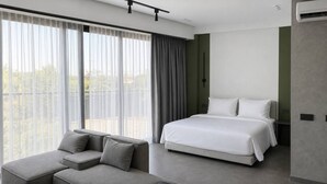 标准房, 城市景观 | 迷你吧、客房内保险箱、熨斗/熨板、免费 WiFi