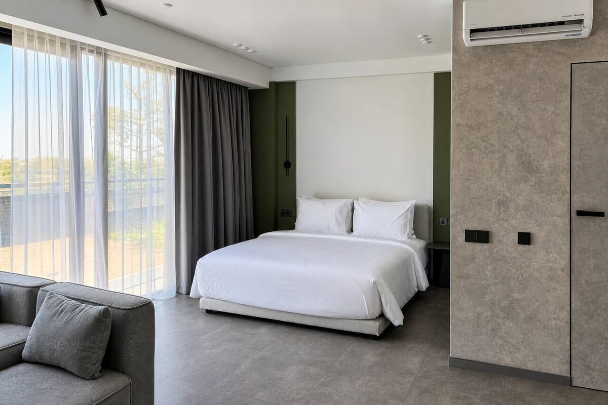 Standard Room, City View | Bar mini, peti besi dalam bilik, seterika/papan seterika, Wi-fi percuma 