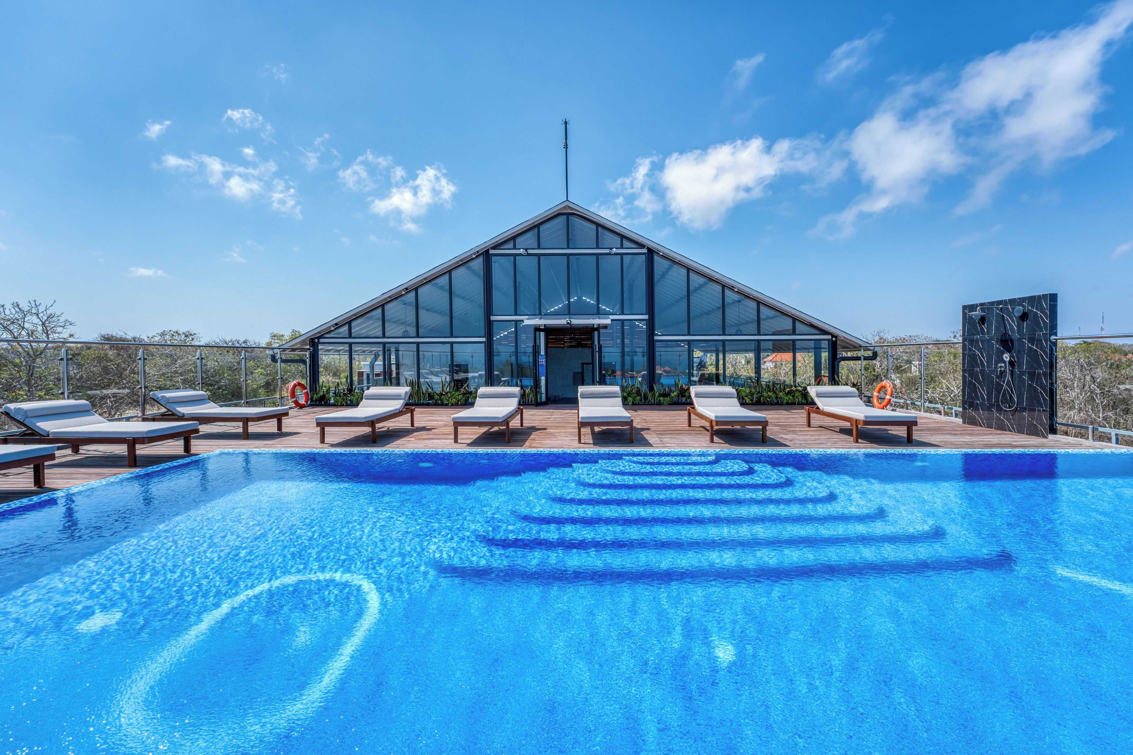 Pool auf dem Dach