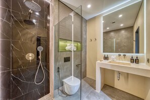 Standard Room, City View | Bathroom | Shower, free toiletries, towels, soap