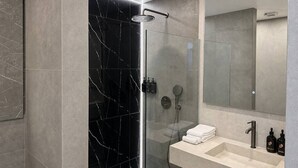 标准房, 城市景观 | 浴室 | 淋浴设施、免费洗浴用品、毛巾、肥皂