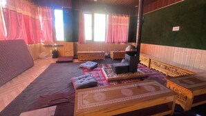 Duplex Cottage | 객실 내 식사 공간
