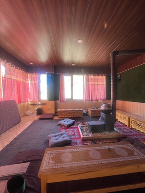 Duplex Cottage | In-room dining - The Grand Lamkhaga By Mountain Bee (Chitkul)