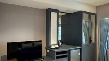 Standard Double Room, City View | Interior