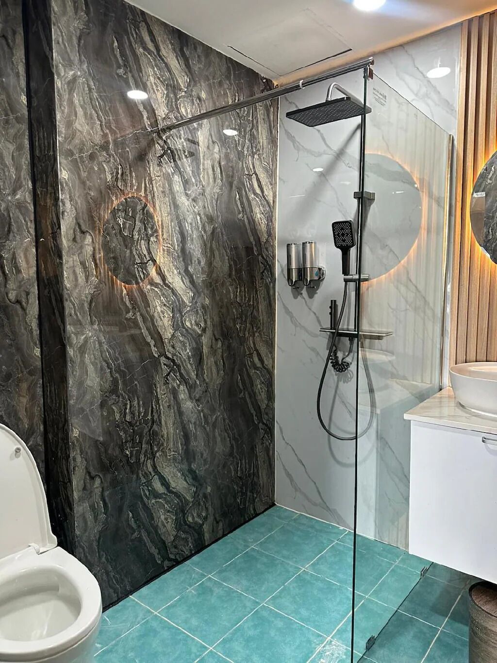 Standard Double Room, City View | Bathroom | Shower, towels