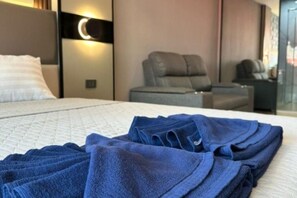 Chambre Supérieure, 1 très grand lit et 1 canapé-lit