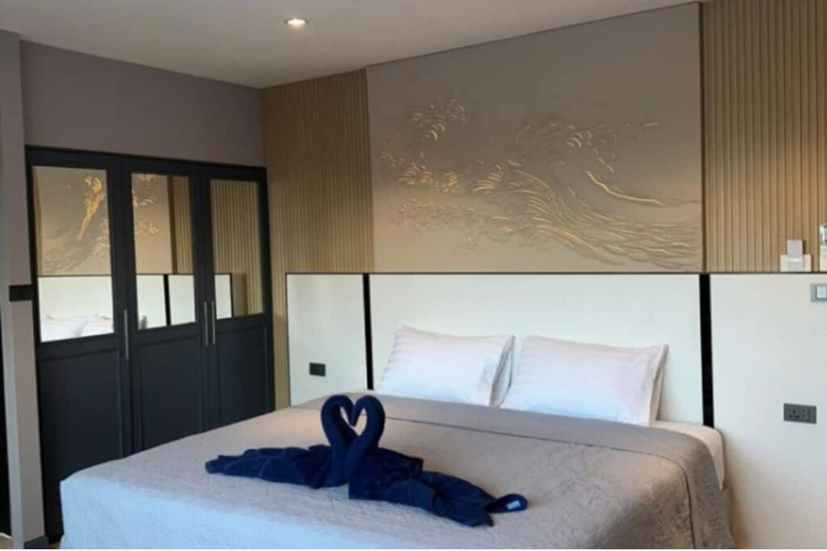 Chambre Supérieure, 1 trÚs grand lit et 1 canapé-lit, vue mer