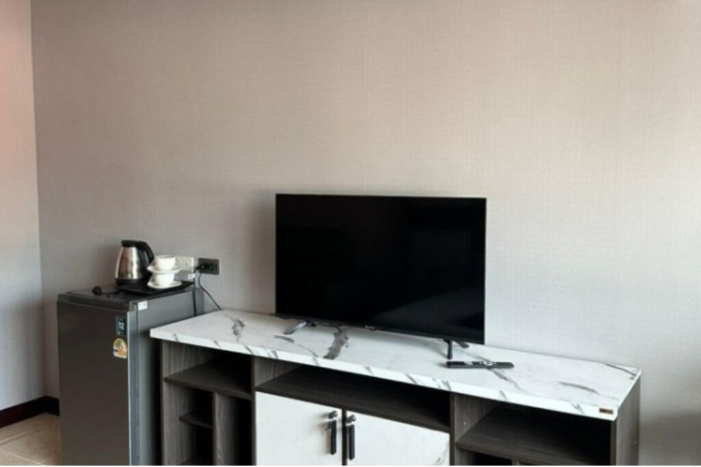 Deluxe Double Room, City View | Interior