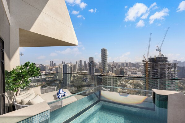 2 outdoor pools - Chic 1BR Retreat with Pool & Balcony JVC (Dubai)