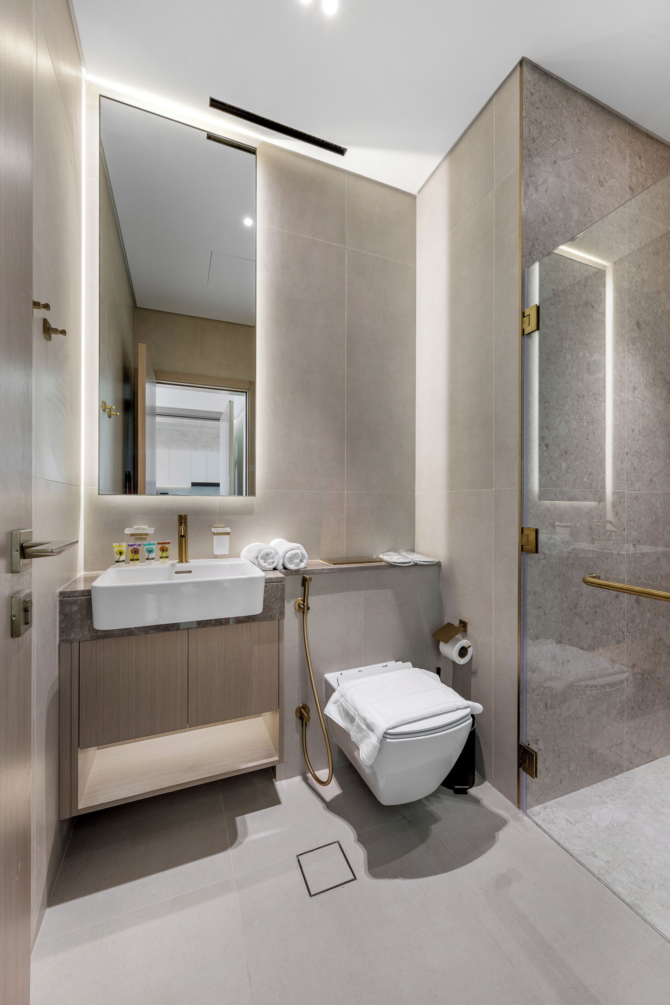 Deluxe Apartment, Balcony, City View | Bathroom | Slippers