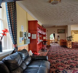 House | Interior - Standard Double Room (Torquay)