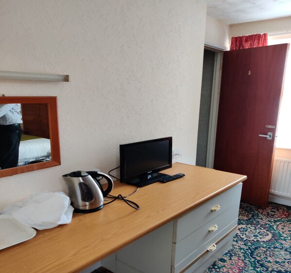 House | 1 bedroom, individually furnished - Standard Double Room (Torquay)