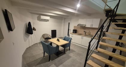 New, fully-equipped, furnished apartment in a quiet neighborhood.