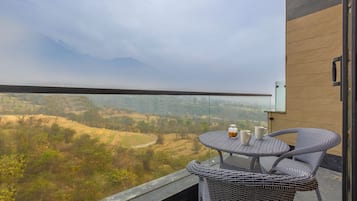 Premier Room, Valley View | Tempat makan luar