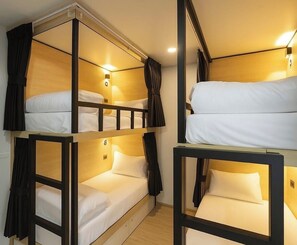Desk, free WiFi - City Pause Hostel (Bangkok)