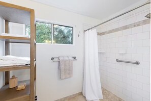 Shower, towels, soap, toilet paper - Barn in Napa, California (Napa)