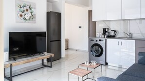Estudio, 1 cama matrimonial y sofá cama, cocina, vista a la ciudad | Interior