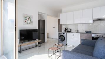 Studio, 1 Katil Kelamin (Double) dengan Katil Sofa, Kitchen, City View | Ruang tamu | TV Pintar, Netflix, perkhidmatan penstriman