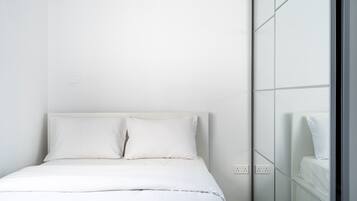 Studio, 1 Double Bed with Sofa bed, Kitchen, City View | Egyptian cotton sheets, premium bedding, iron/ironing board, free WiFi