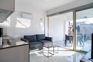 Estúdio, 1 cama de casal e sofá-cama, cozinha, vista para a cidade | Área de estar | Smart TV, Netflix, serviços de streaming