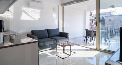 Marble - Studio & Balcony in Larnaca