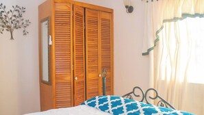 Apartamento, 2 habitaciones, balcón, vistas al jardín
