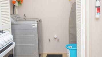 Apartment, 2 Bedrooms, Patio, Garden View | Interior