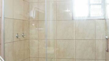 Apartment, 2 Bedrooms, Patio, Garden View | Bilik Mandi