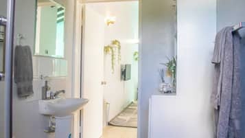 Apartment, 2 Bedrooms, Patio | Bathroom