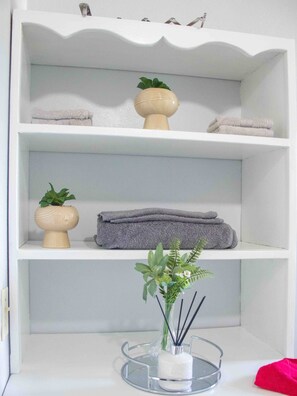 Căn hộ, 2 phòng ngủ, sân hiên | Nội thất