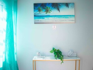 อพา ร์ทเมนท์, 2 ห้องนอน, ลานระเบียง | ภายใน