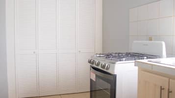 Apartment, 2 Bedrooms, Patio | Bahagian dalam