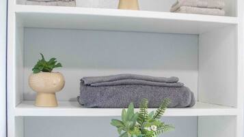 Apartment, 2 Bedrooms, Patio | Interior