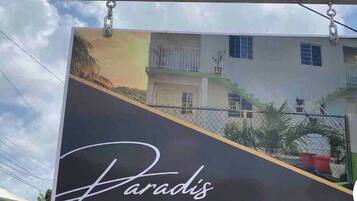 Apartment, 2 Bedrooms, Patio | Perincian bahagian luar
