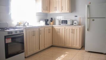 Apartment, 2 Bedrooms, Patio | Interior