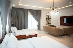 Desk, laptop workspace, iron/ironing board, free WiFi - Villa Hills Hotel  (Central Region)