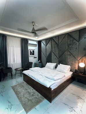 Deluxe Double Room | Desk, laptop workspace, iron/ironing board, free WiFi