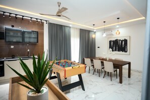 Family Suite, Pool View | Game room