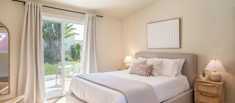 Oceanview Coastal Retreat near Beach and Downtown with 4 Bedrooms