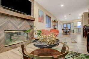 Télévision, cheminée