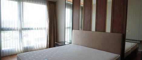 Apartment, 2 Bedrooms, Accessible, Smoking