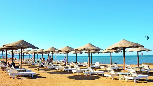 Cozy 1-bedroom bungalow in tranquil Hurghada with AC