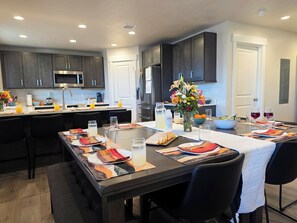 Dining - NEW Backyard Oasis for Family Dream Vacation with Spectacular Hot Tub Huge Patio (Page)