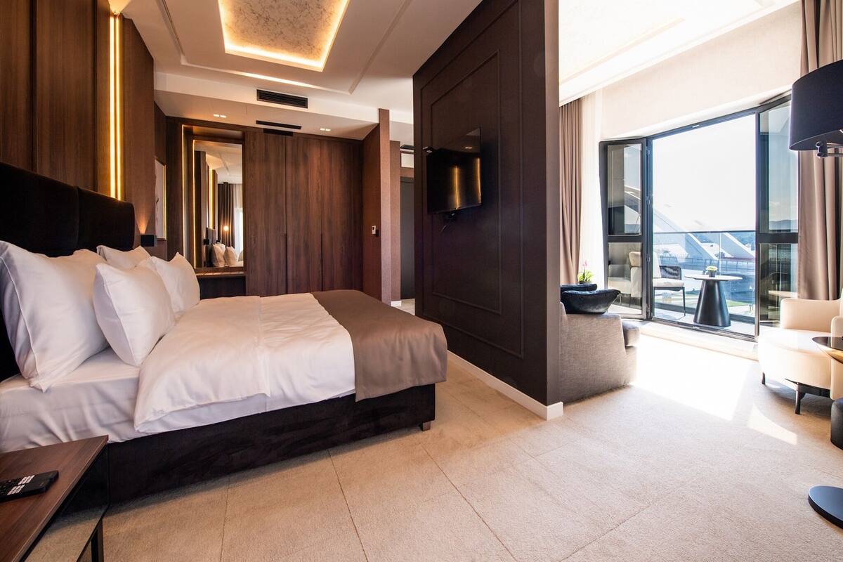 Junior Studio Suite, River View | Living area