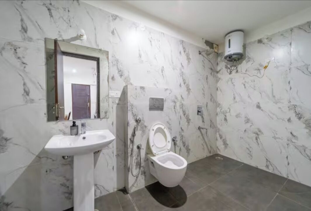 Doccia, asciugamani, sapone, carta igienica