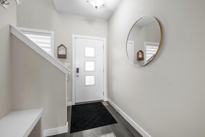Interior - Spacious 4BR/2.5BA Home Retreat in Cornerstone! Pet Friendly! (Calgary)