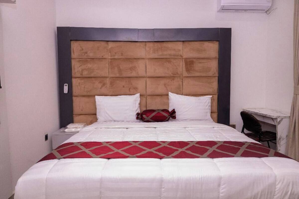 Comfort-Zimmer, Balkon, Stadtblick