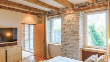 Avel | Premium bedding, memory foam beds, free cribs/infant beds, free WiFi