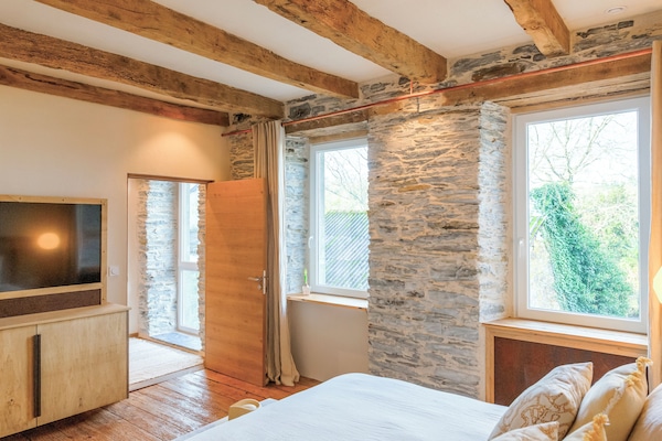 Avel | Premium bedding, memory foam beds, free cribs/infant beds, free WiFi